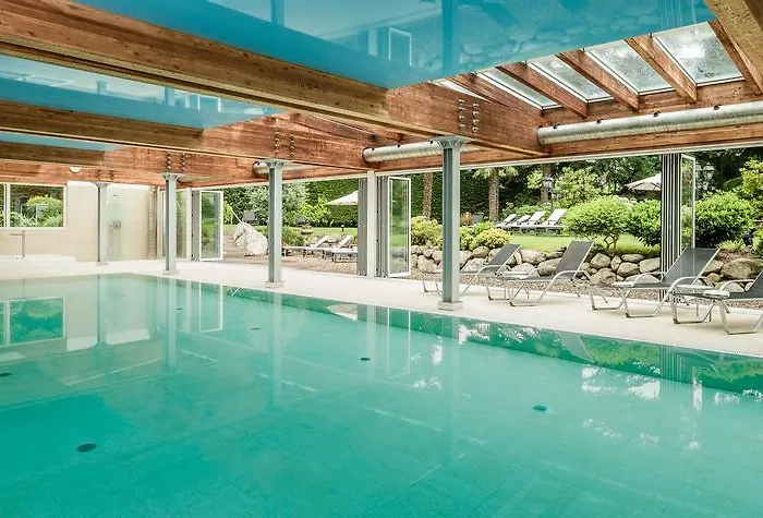 Hotel Classic Meranerhof 4*